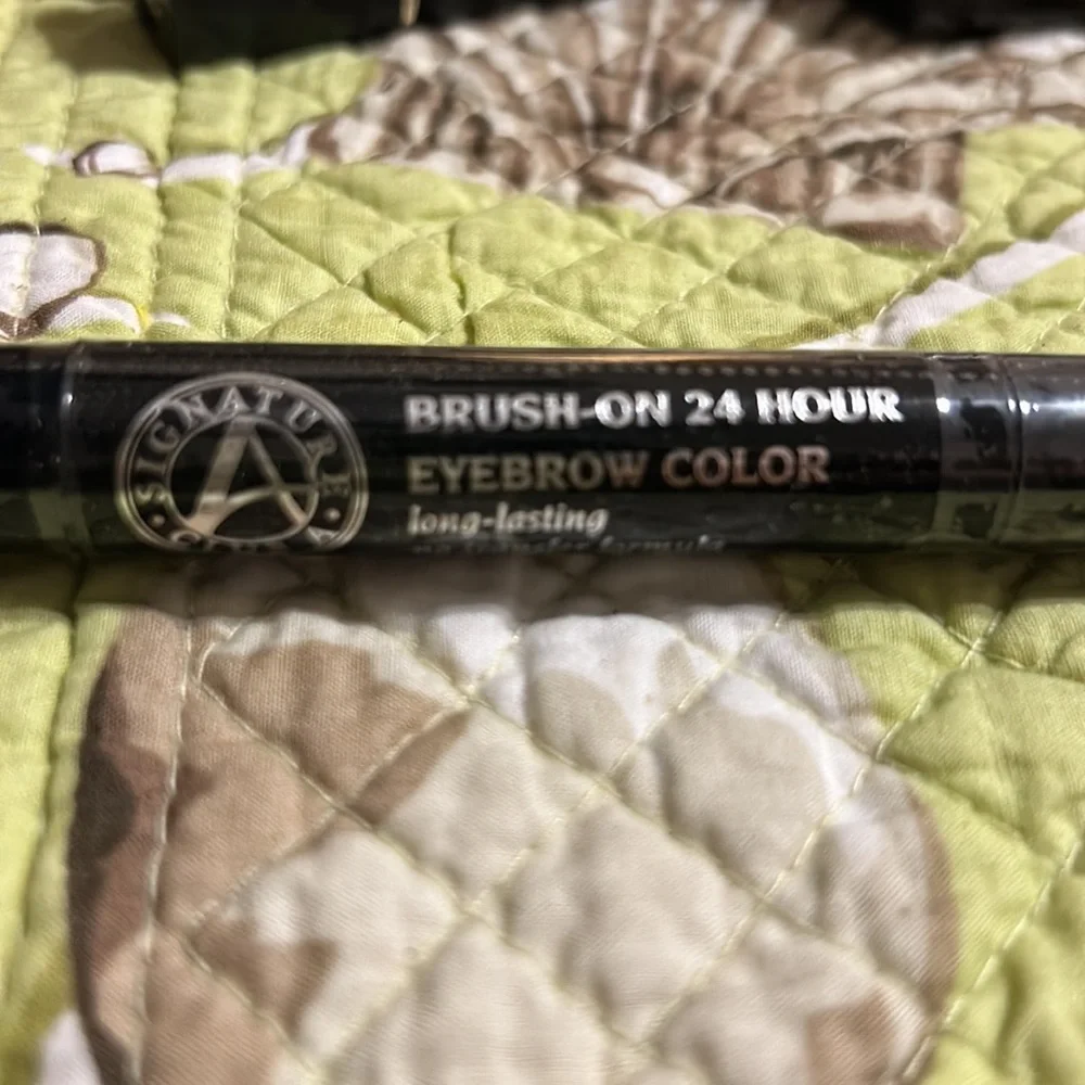 NWT,Signature Club A by Adrienne Arpel,Brush on Eyebrow Color, Medium Dark shade